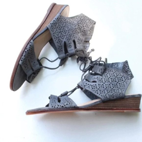 Vince Camuto sandals - Picture 3 of 8